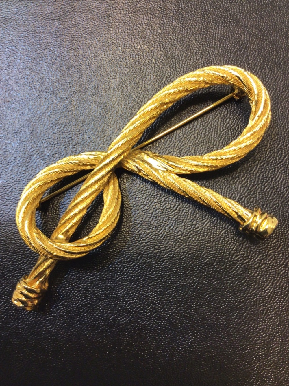 Vintage Gold Tone Bow Ribbon Pin Brooch Textured Gold Tone Twisted Rope Design
